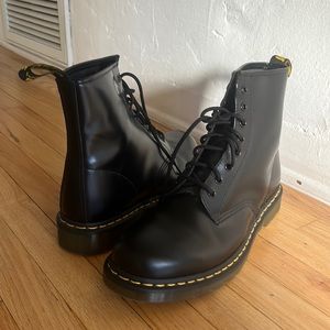 NEW MENS DOC MARTENS BOOTS 11